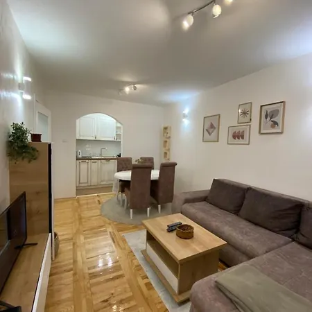 Sleepover - Base Apartment